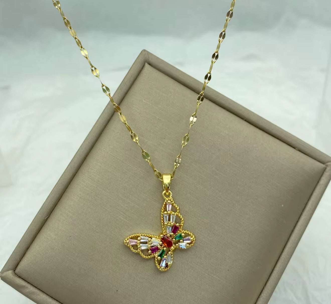 Collana “Farfalla Arcobaleno” – Gioie di Luce