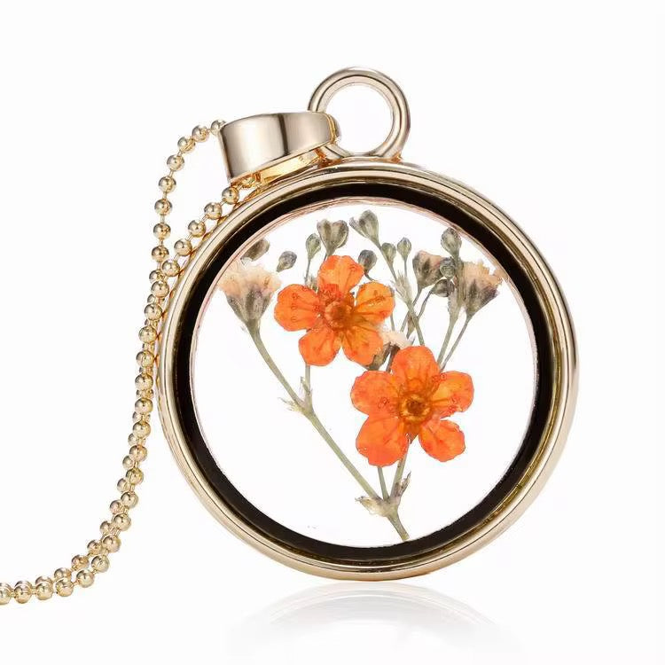 Collezione “Eternal Bloom” – Collane con Fiori Reali Incapsulati