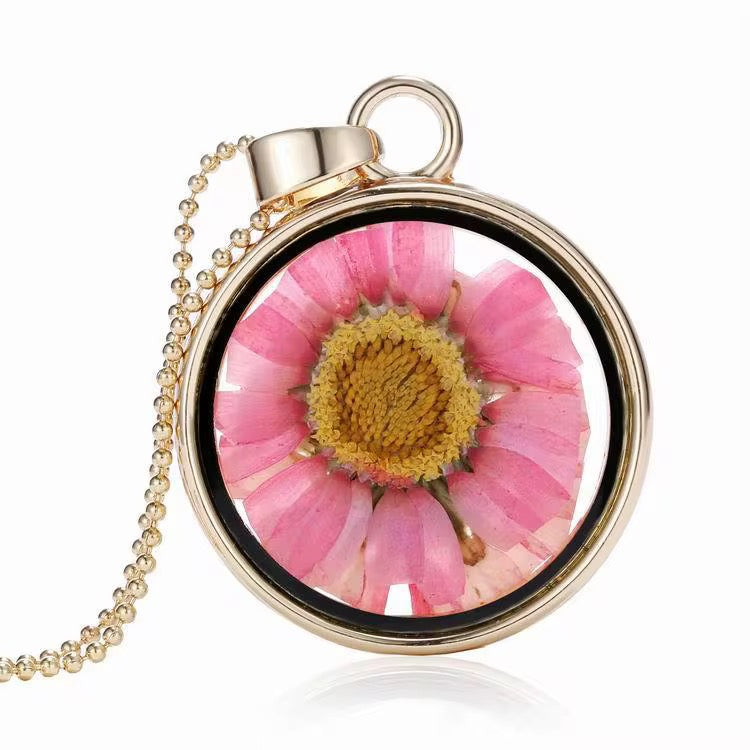 Collezione “Eternal Bloom” – Collane con Fiori Reali Incapsulati