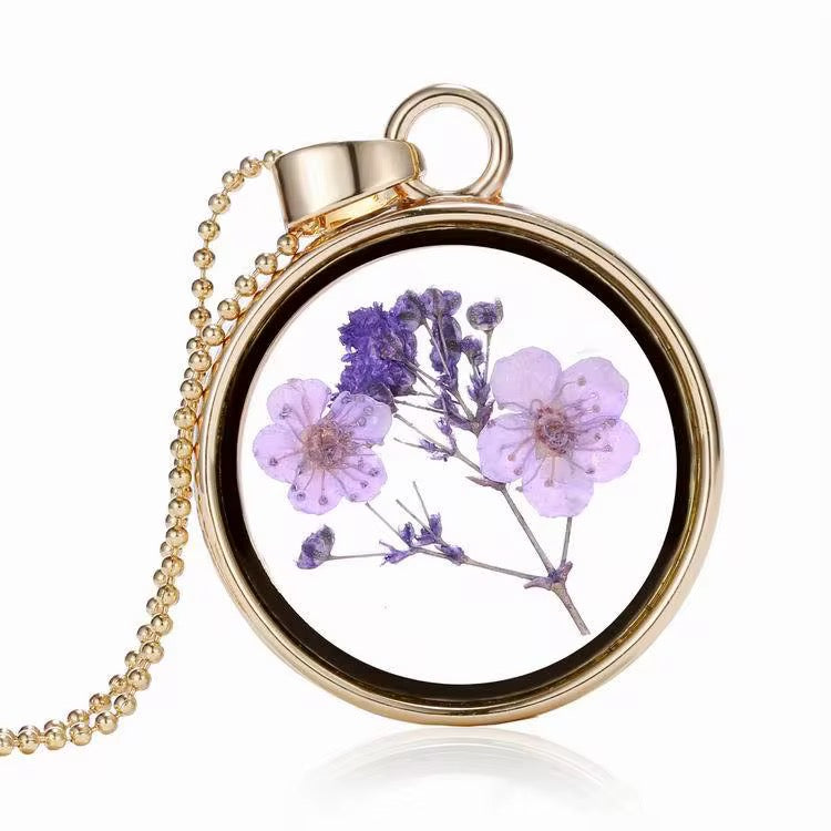 Collezione “Eternal Bloom” – Collane con Fiori Reali Incapsulati